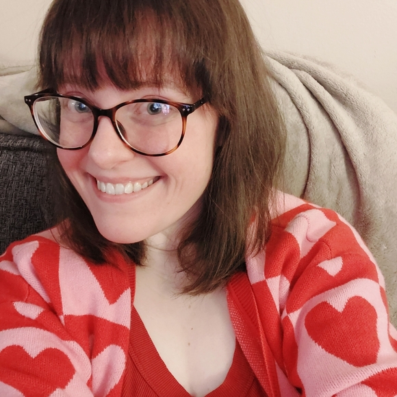 Meet your Posher, Liz - Picture 2 of 4